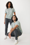 Calças unissexo estilo jogger de algodão reciclado, 340 g/m2 Iqoniq cor cinzento-escuro segunda vista com modelo