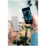 Powerbank de carregamento rápido com tecnologia FastCharge 10.000 mAh cor branco imagem de estilo de vida