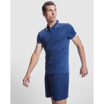 Polo poliéster de manga curta para homem bicolor 140 g/m2 Roly cor azul real imagem de estilo de vida