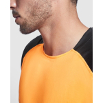 T-shirt desportiva unissexo manga curta em poliéster 140 g/m2 Roly cor cor-de-laranja imagem de estilo de vida 2