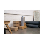 Copo Stanley Quencher H2.0 em aço com tampa FlowState™ 1,2L imagem de estilo de vida 2