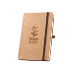 Caderno com capa de cortiça com fita e porta-lápis, folhas A5 lisas cor natural imagem com logo