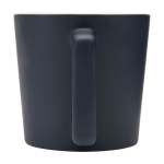 Caneca de cerâmica com acabamento mate e pega retangular 370 ml cor azul-marinho segunda vista traseira