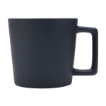 Caneca de cerâmica com acabamento mate e pega retangular 370 ml cor azul-marinho vista lateral