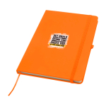 Caderno com bordas arredondadas e capa macia, folhas A5 pautadas cor cor-de-laranja vista impressão tampografia