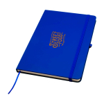 Caderno com bordas arredondadas e capa macia, folhas A5 pautadas cor azul real vista impressão tampografia