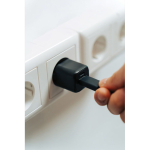 Carregador duplo de plástico reciclado com adaptador europeu 20 W cor preto vista de ambiente 2
