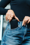 Powerbank ecológico para 2 dispositivos com indicador de carga 20 W cor preto vista de ambiente 2