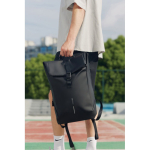Mochila multiusos com tecido hidrorresistente e aba PC 16'' cor preto vista de ambiente 2