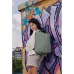 Mochila antirroubo hidrorresistente, capacidade 26 L e PC 16'' cor verde oliva vista de ambiente
