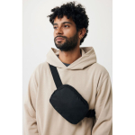 Bolsa tiracolo multiusos de rPET com alça ajustável, capacidade de 1 L cor preto terceira vista com modelo