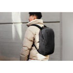 Mochila de rPET com capacidade de 20 L para portátil 16'' Bellroy cor preto vista de ambiente 2