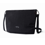 Bolsa tiracolo espaçosa de rPET com alça ajustável 3,5 L Bellroy cor preto