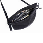 Bolsa tiracolo espaçosa de rPET com alça ajustável 3,5 L Bellroy cor preto terceira vista