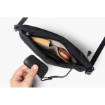 Bolsa tiracolo espaçosa de rPET com alça ajustável 3,5 L Bellroy cor preto quinta vista