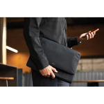 Capa de rPET impermeável com acolchoado de espuma PC 16'' Bellroy cor preto vista de ambiente