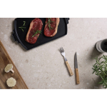 Conjunto de talheres de aço inoxidável de 8 peças para churrasco cor castanho vista de ambiente