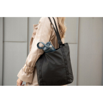 Saco tote ecológico com design elegante minimalista e asa cor preto vista de ambiente 2