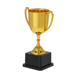 Típico troféu de cor dourada com 2 asas nas laterais e base preta segunda vista
