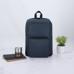 Mochila de poliéster rPET macio para tablet e portátil até 15'' cor azul-marinho vista de ambiente