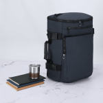 Mochila com 3 modos de transporte, ideal para viagens 15'' cor azul-marinho vista de ambiente