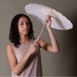 Guarda-chuva elegante de papel branco personalizável ideal para bodas cor branco sexta vista