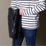 Mochila de PU com fecho de correr para a expandir e bolso exterior cor preto vista detalhe 4