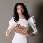 Nécessaire de papel de ráfia com etiqueta de couro para personalizar primeira vista