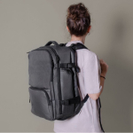 Mochila de poliéster rPET com múltiplos compartimentos e porta-calçado cor cinzento vista detalhe 3