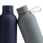 Garrafa térmica de aço inoxidável com acabamento de borracha 500 ml