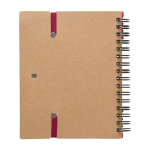 Caderno com várias notas adesivas, régua e caneta, folhas A6 pautadas cor vermelho sexta vista