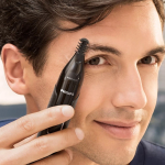 Aparador de pelos do nariz, orelhas e sobrancelhas, marca Philips cor preto sexta vista
