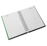 Agenda A5 com argolas e capa em pele sintética cor verde vista detalhe 1