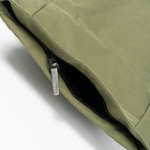 Mochila de poliéster 900D com topo enrolável e correias de fecho cor verde militar vista detalhe 2