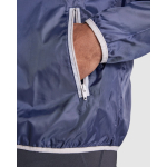 Corta-vento capuz bolso trás dobrável 60 g/m2 Roly Direct Angelo cor azul real vista detalhe 2