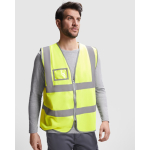 Colete de alta visibilidade com bolso e fecho de correr de poliéster Roly Polux cor amarelo fluorescente primeira vista de uso