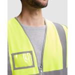 Colete de alta visibilidade com bolso e fecho de correr de poliéster Roly Polux cor amarelo fluorescente vista detalhe 2