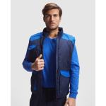 Colete de trabalho multibolsos de poliéster e algodão 200 g/m2 Roly Armada cor azul real quarta vista de uso