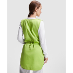 Bata reversível de trabalho unissexo com 2 bolsos 195 g/m2 Roly Arzak cor verde pistacho quarta vista de uso