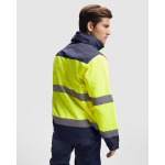 Parka de trabalho de alta visibilidade, impermeável 400 g/m2 Roly Epsylon cor amarelo fluorescente quarta vista de uso
