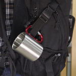 Caneca metálica de parede dupla com asa-mosquetão colorida 230 ml cor vermelho vista detalhe 3