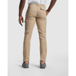 Calças de trabalho de algodão e elastano para homem 300 g/m2 Roly Fonta cor camel quarta vista de uso