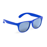 Óculos de sol em várias cores mate com lentes pretas translúcidas cor azul primeira vista