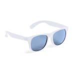 Óculos de sol em várias cores mate com lentes pretas translúcidas cor branco primeira vista
