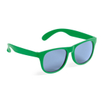 Óculos de sol em várias cores mate com lentes pretas translúcidas cor verde primeira vista