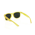Óculos de sol com design em cores translúcidas e lentes espelhadas cor amarelo quarta vista