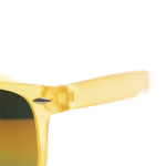 Óculos de sol com design em cores translúcidas e lentes espelhadas cor amarelo primeira vista