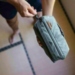 Necessaire nylon grande Peak Design impermeável e suspenso com gancho cor verde-escuro