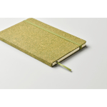 Caderno de capa dura de materiais reciclados, folhas A5 pautadas cor verde vista fotografia quarta vista