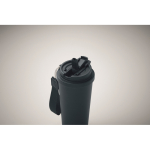 Copo de aço inoxidável reciclado com tampa e palhinha 2 em 1, 500 ml cor azul-marinho vista fotografia quarta vista